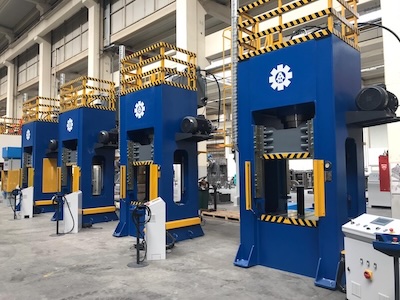 Servo straightener and feeder